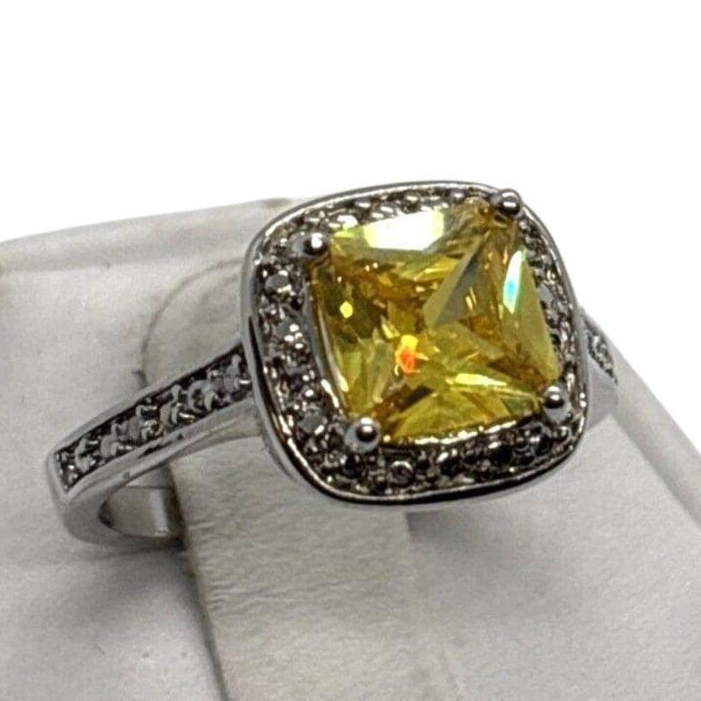 Vintage Yellow Cubic Zirconia Halo Ring Silver Tone‎ Size 8.75 Engagement Style